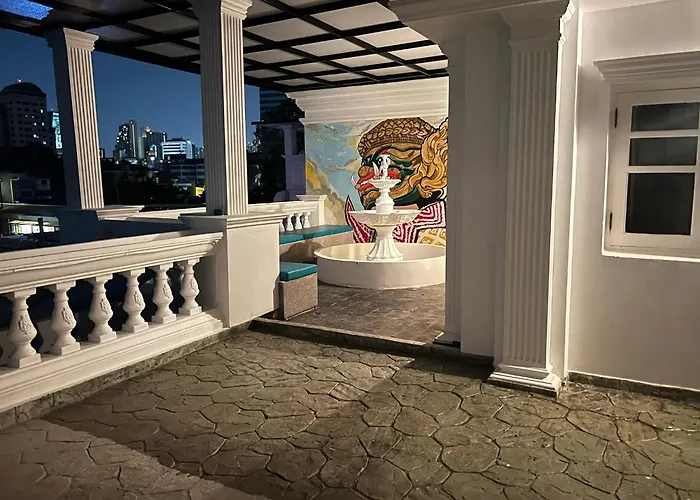 V20 Boutique Jacuzzi Hotel Bangkok